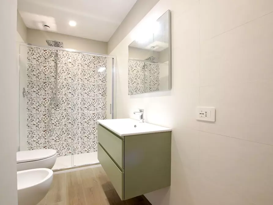 Immagine 11 di Appartamento in vendita  a Siena