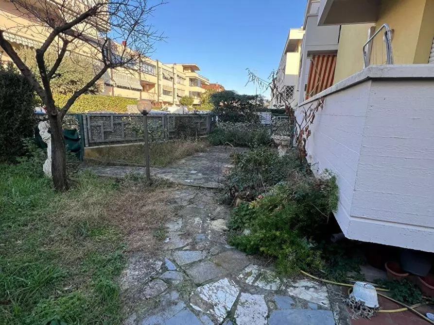 Immagine 6 di Appartamento in vendita  a Viareggio