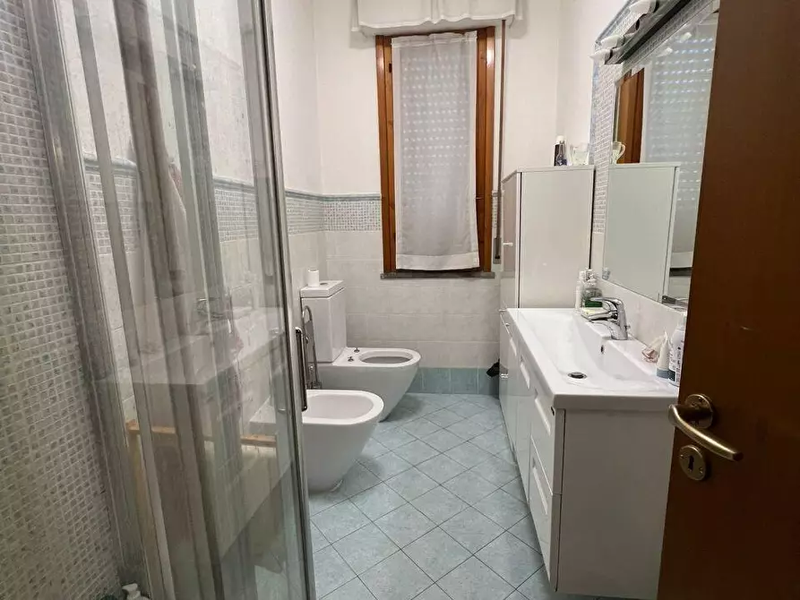 Immagine 10 di Appartamento in vendita  a Viareggio