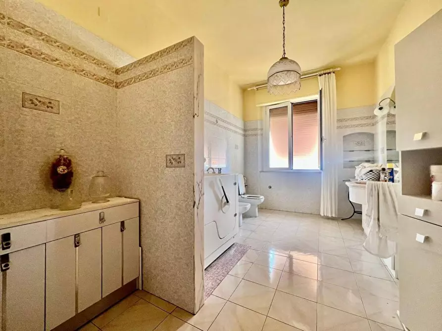 Immagine 13 di Appartamento in vendita  a Livorno