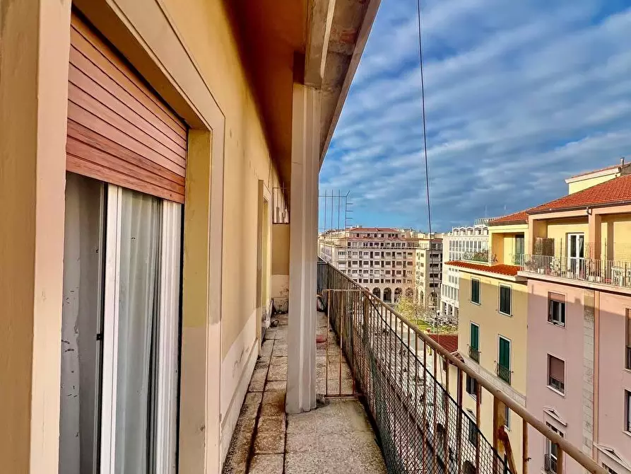 Immagine 21 di Appartamento in vendita  a Livorno