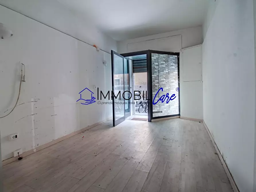 Immagine 3 di Locale commerciale in affitto  a Livorno