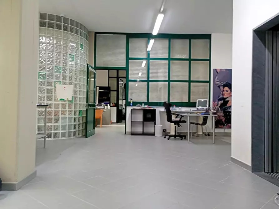 Immagine 2 di Laboratorio in affitto  a San Miniato