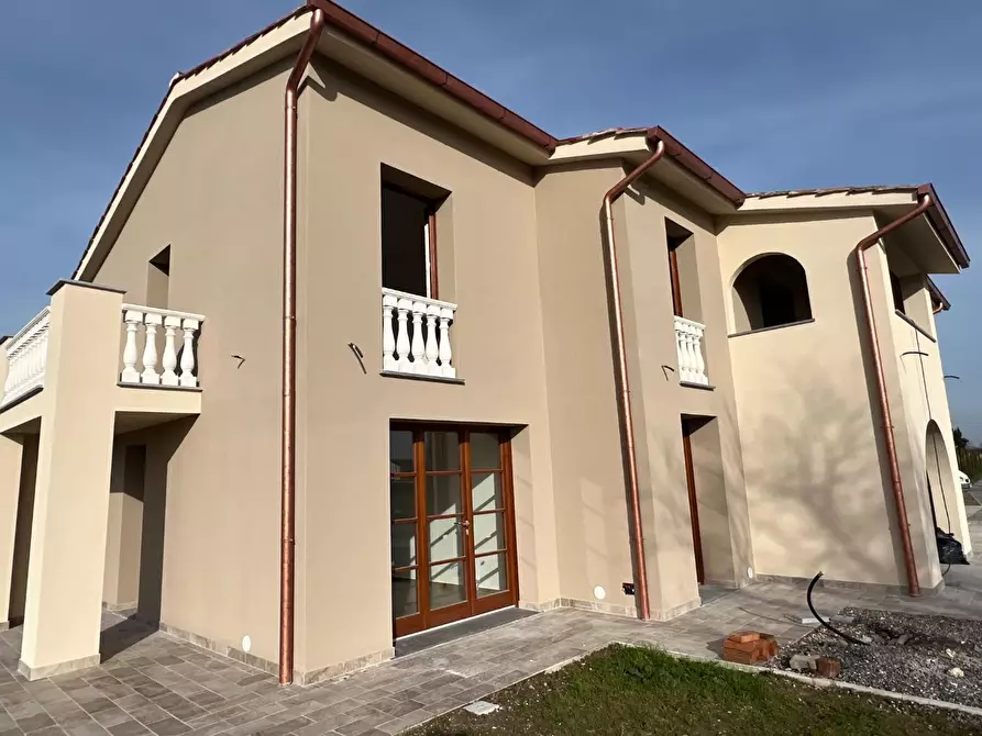 Immagine 29 di Villa in vendita  a Santa Maria A Monte