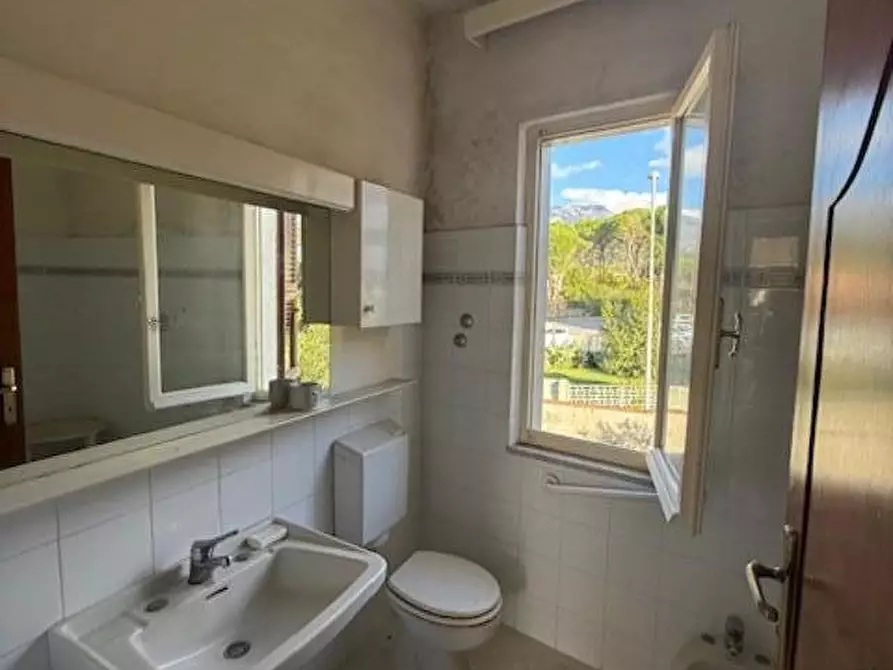 Immagine 10 di Porzione di casa in vendita  a Carrara