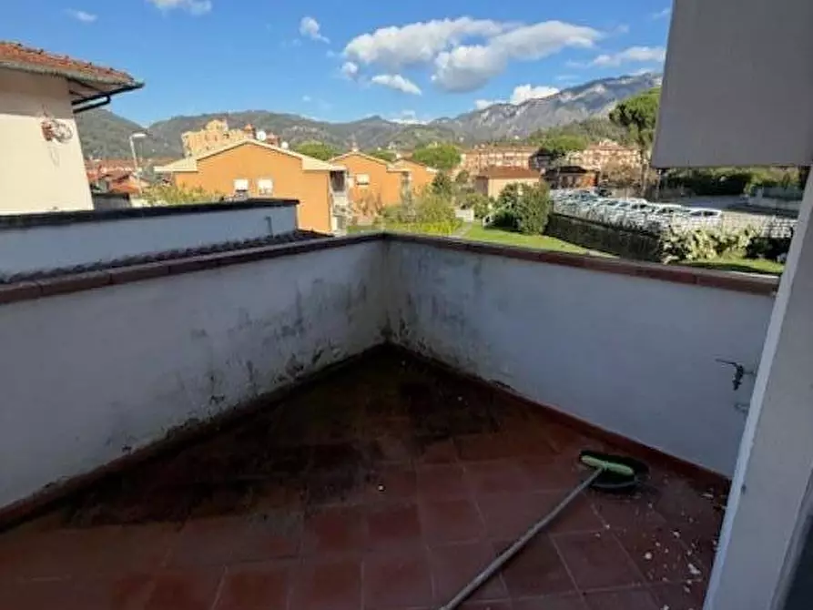 Immagine 12 di Porzione di casa in vendita  a Carrara