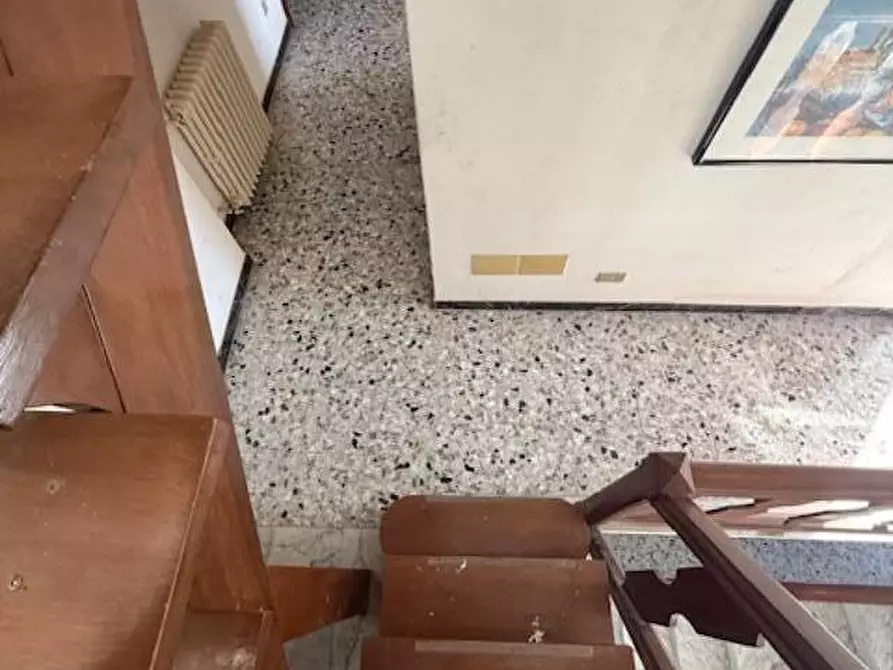 Immagine 16 di Porzione di casa in vendita  a Carrara