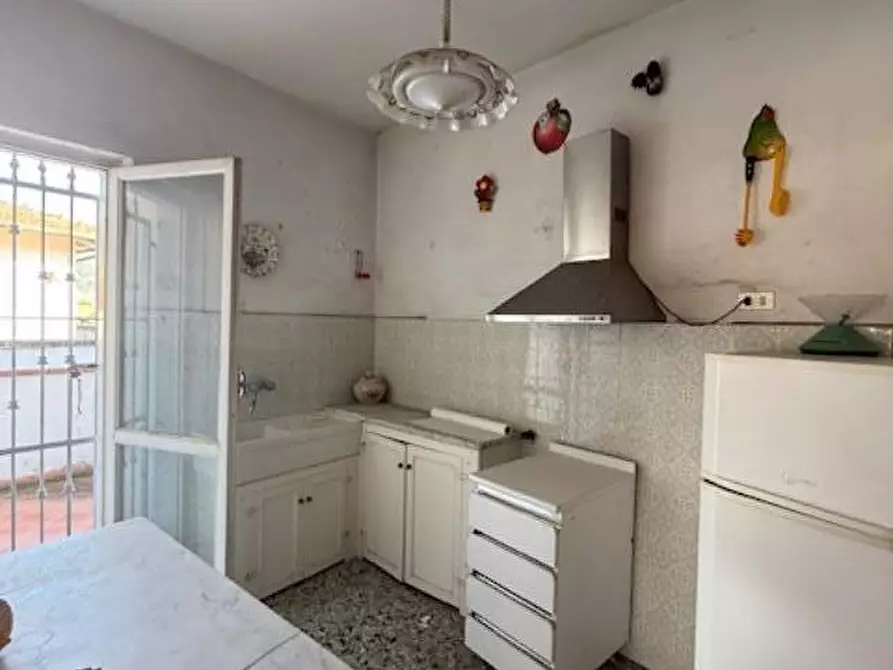 Immagine 1 di Porzione di casa in vendita  a Carrara