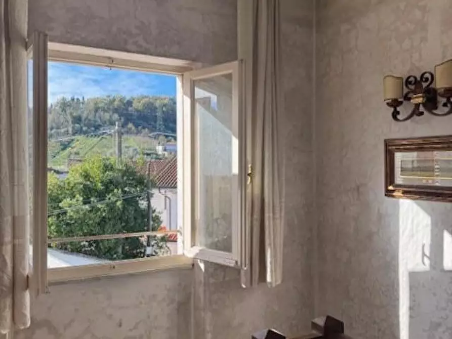 Immagine 5 di Porzione di casa in vendita  a Carrara