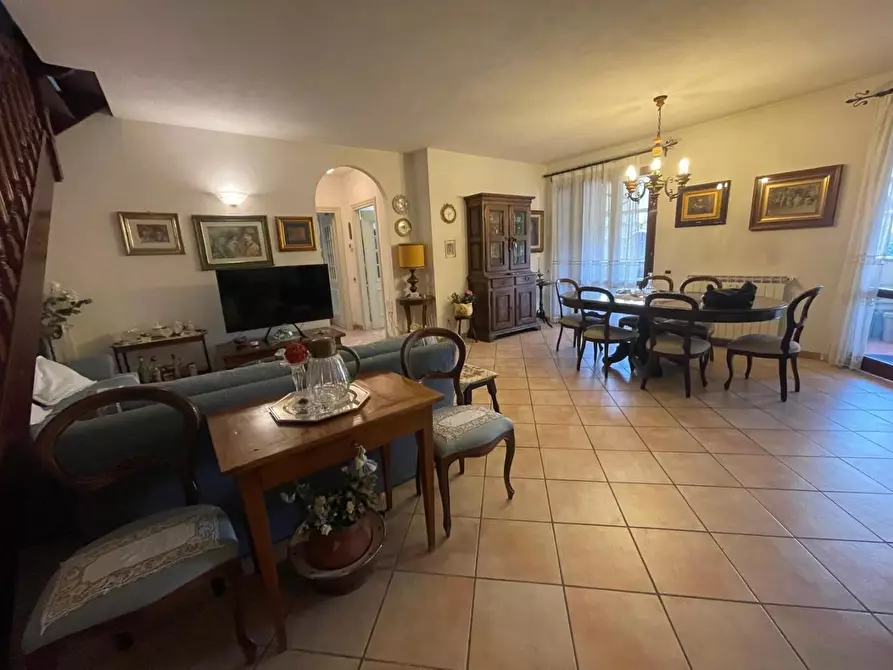 Immagine 3 di Appartamento in vendita  a Carrara