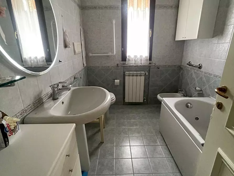 Immagine 7 di Appartamento in vendita  a Carrara