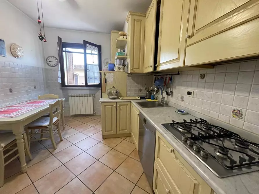 Immagine 12 di Appartamento in vendita  a Carrara