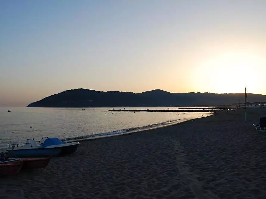 Immagine 13 di Appartamento in vendita  a Sarzana