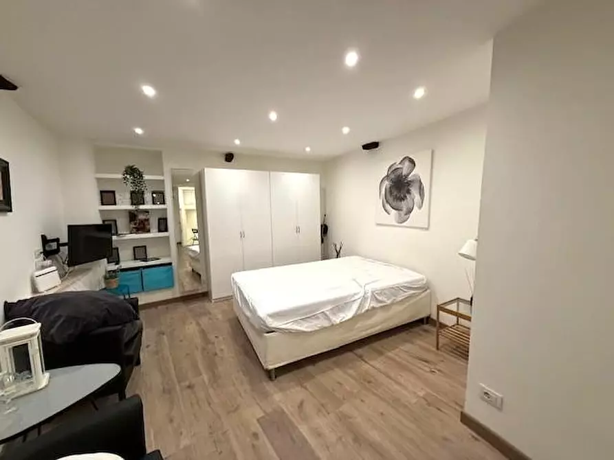 Immagine 4 di Appartamento in vendita  a Siena