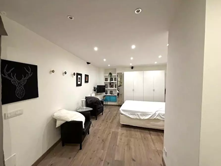 Immagine 5 di Appartamento in vendita  a Siena