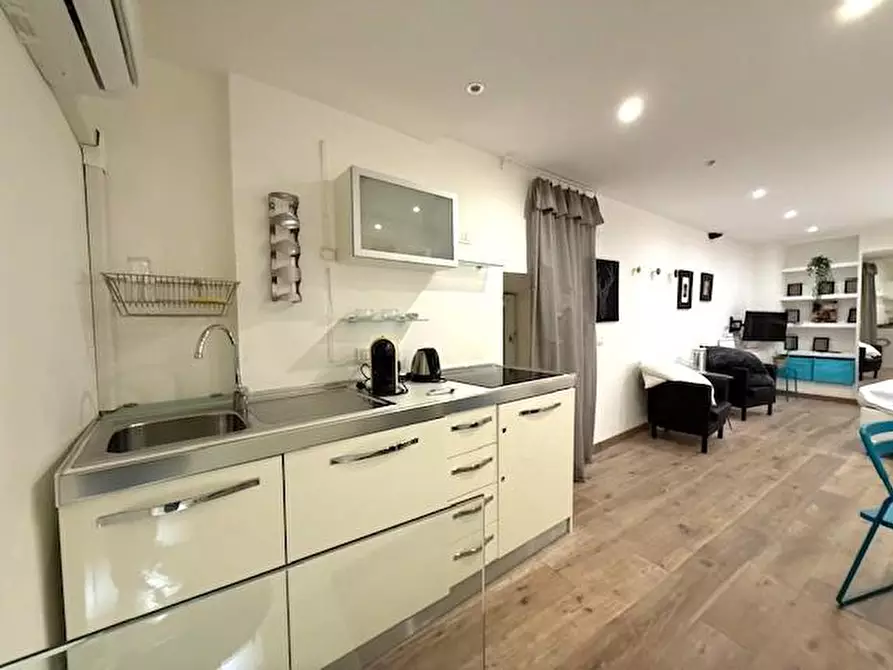 Immagine 1 di Appartamento in vendita  a Siena