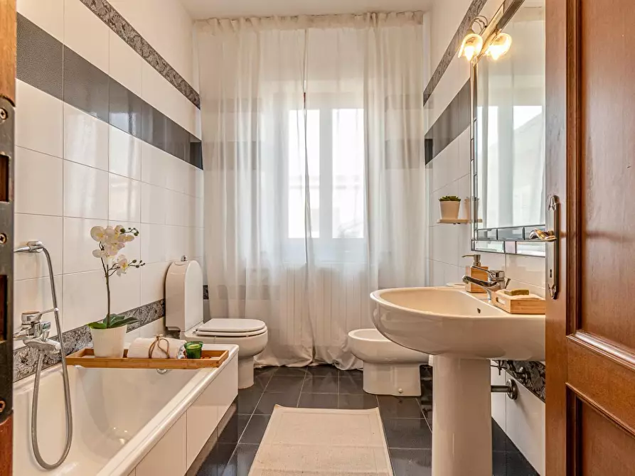 Immagine 11 di Villa in vendita  a San Giuliano Terme