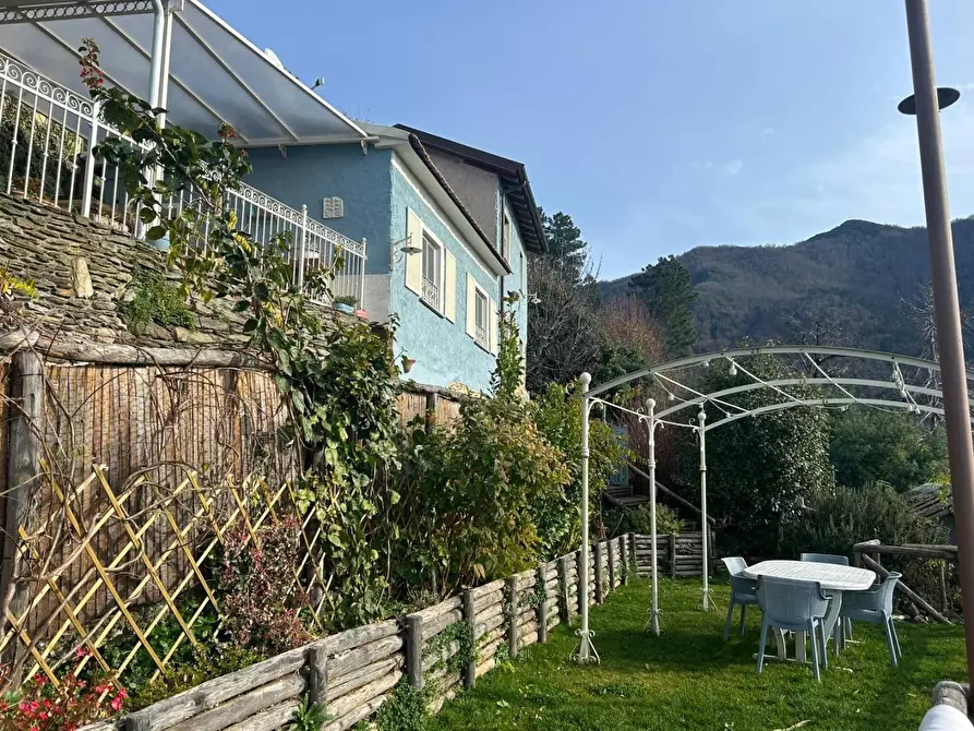 Immagine 1 di Terratetto in vendita  a Montignoso