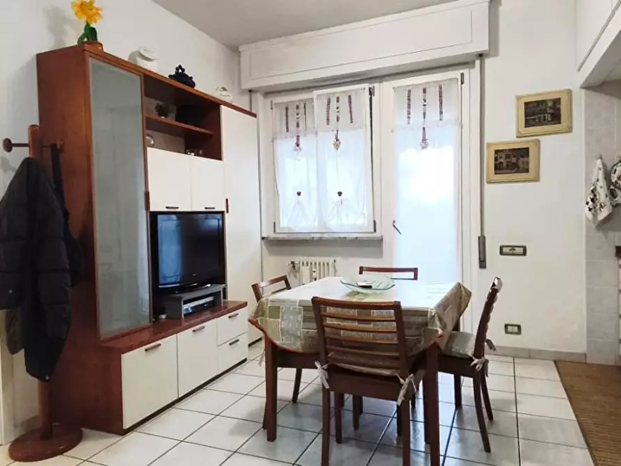 Immagine 4 di Appartamento in affitto  a Carrara