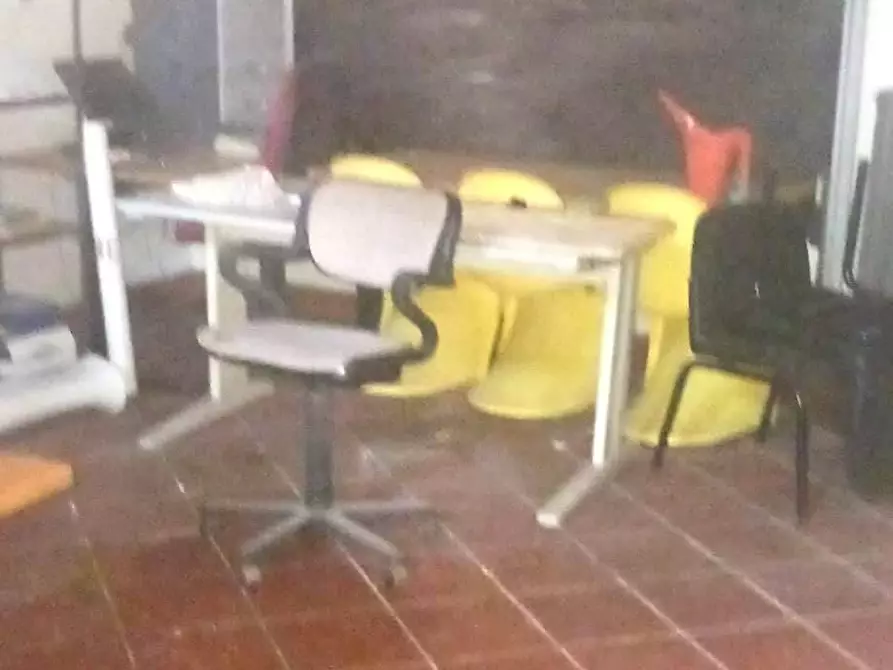 Immagine 2 di Locale commerciale in affitto  a San Giuliano Terme