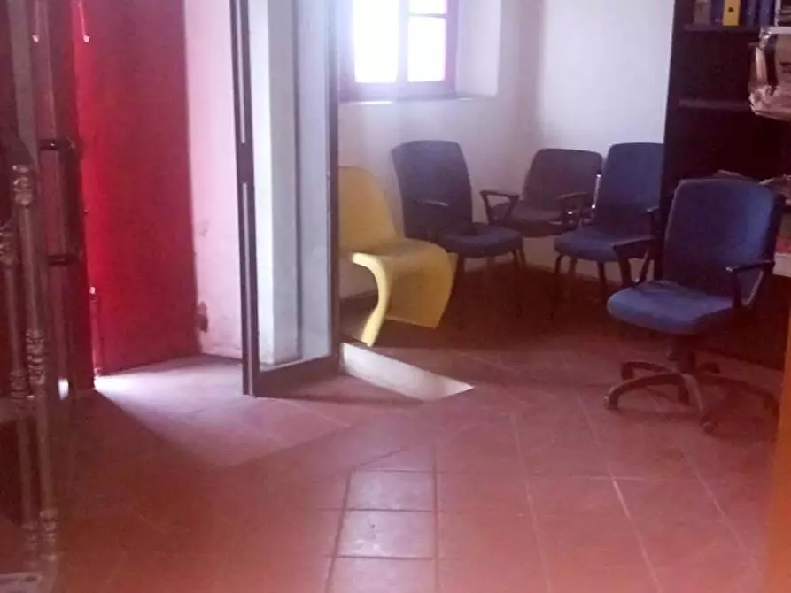 Immagine 1 di Locale commerciale in affitto  a San Giuliano Terme