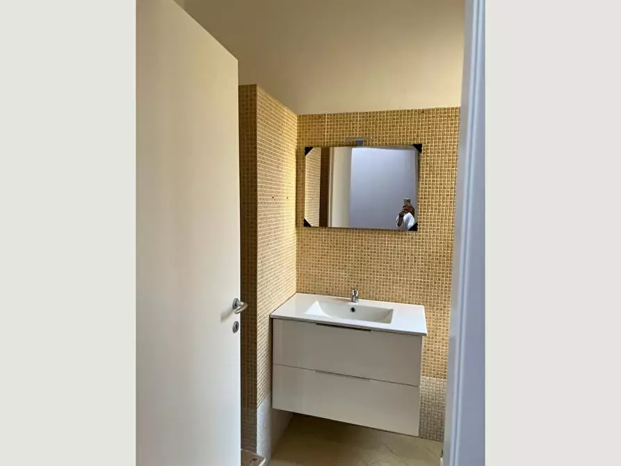 Immagine 12 di Appartamento in vendita  a Livorno