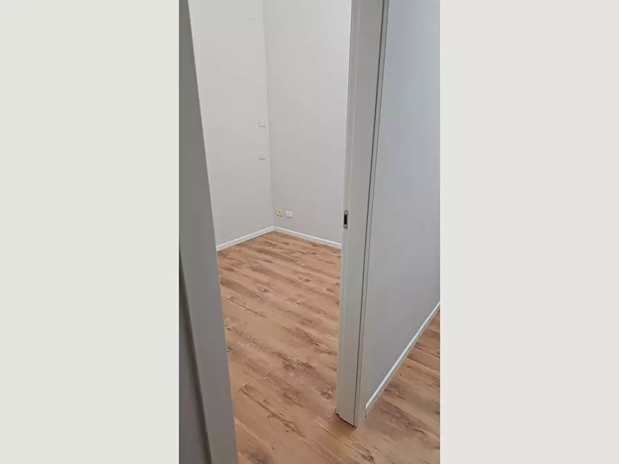 Immagine 11 di Appartamento in vendita  a Livorno