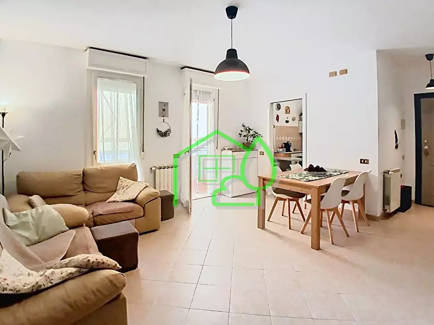 Immagine 1 di Appartamento in vendita  a Viareggio