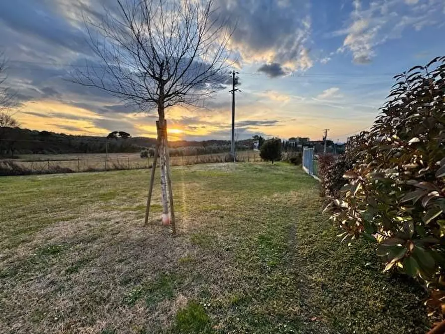 Immagine 10 di Villa in vendita  a Collesalvetti