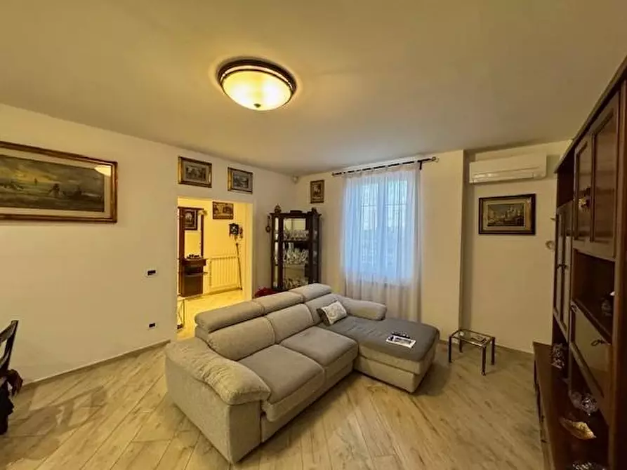 Immagine 27 di Villa in vendita  a Collesalvetti