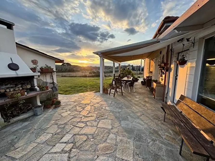Immagine 3 di Villa in vendita  a Collesalvetti