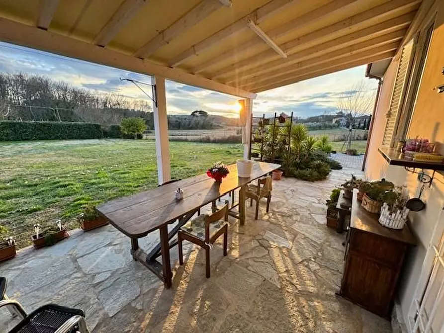 Immagine 1 di Villa in vendita  a Collesalvetti