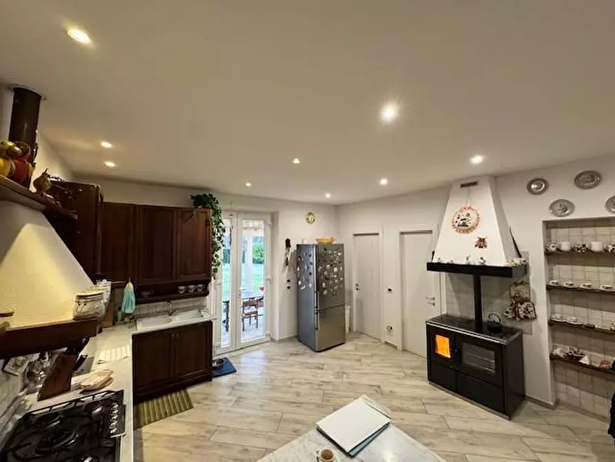 Immagine 22 di Villa in vendita  a Collesalvetti