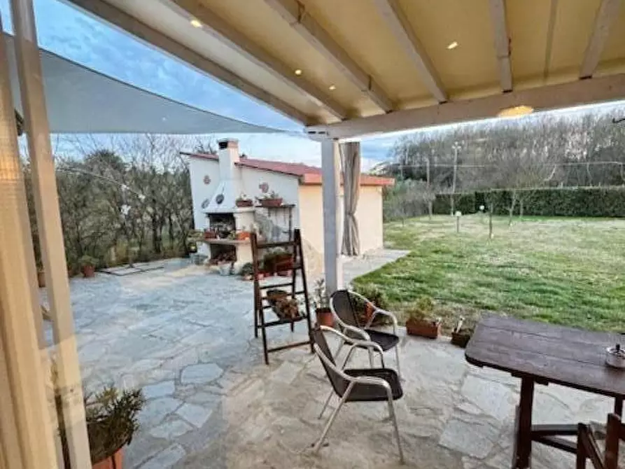 Immagine 15 di Villa in vendita  a Collesalvetti