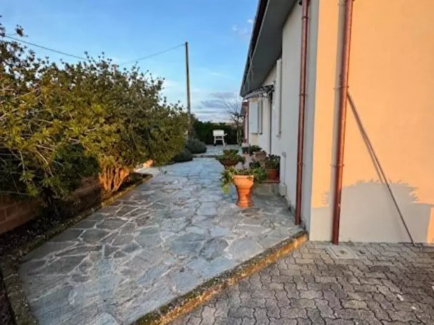 Immagine 9 di Villa in vendita  a Collesalvetti