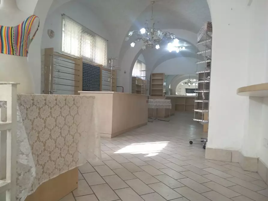 Immagine 5 di Locale commerciale in vendita  a Empoli