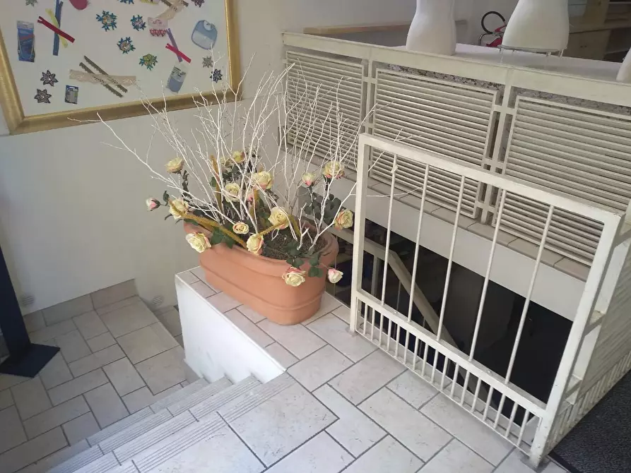 Immagine 6 di Locale commerciale in vendita  a Empoli