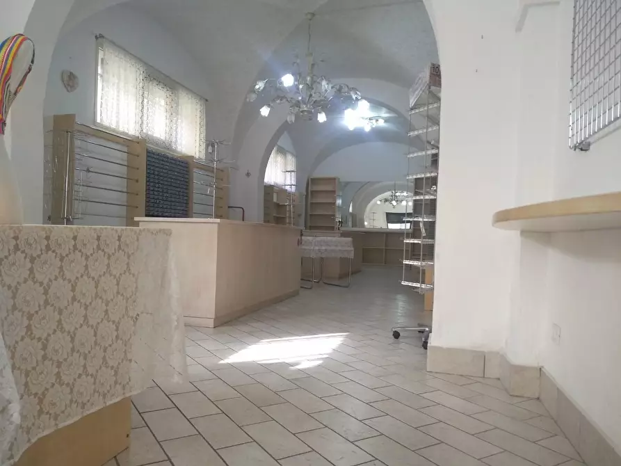 Immagine 13 di Locale commerciale in vendita  a Empoli
