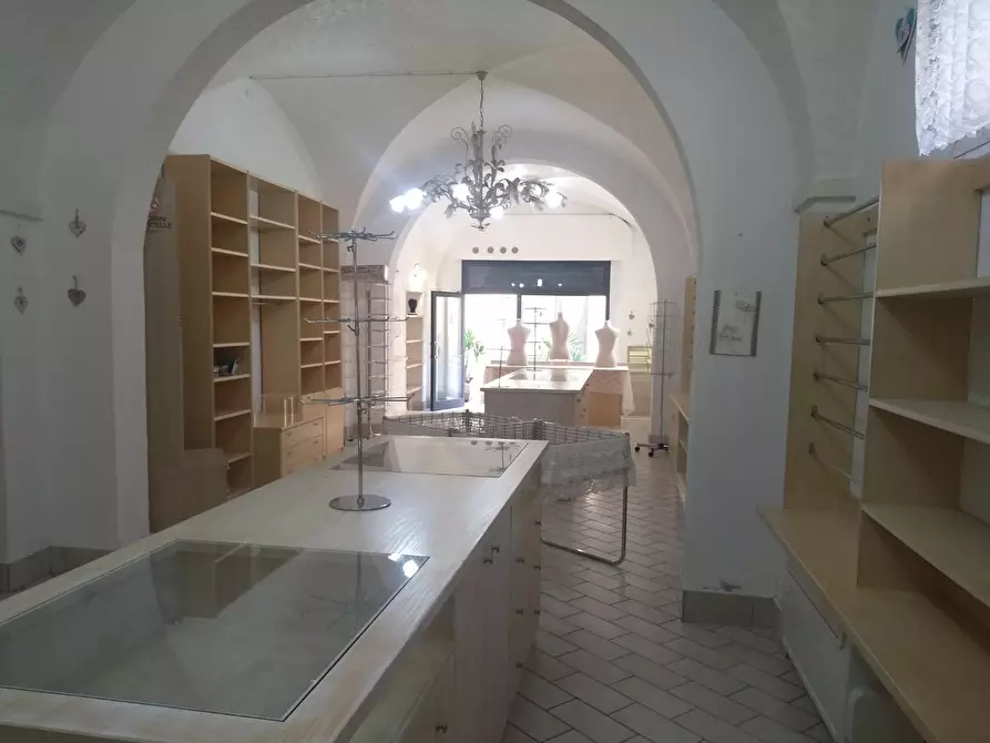 Immagine 2 di Locale commerciale in vendita  a Empoli