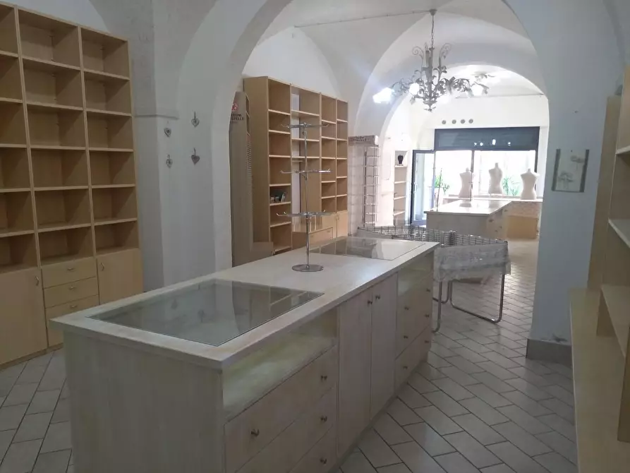 Immagine 11 di Locale commerciale in vendita  a Empoli