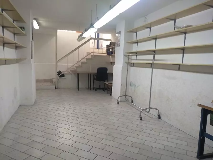 Immagine 8 di Locale commerciale in vendita  a Empoli