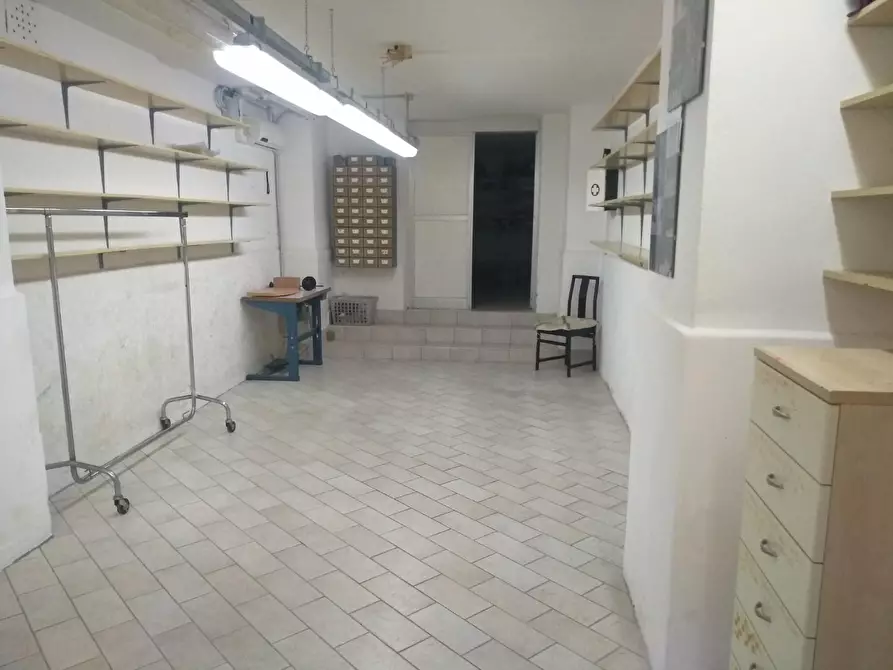 Immagine 7 di Locale commerciale in vendita  a Empoli