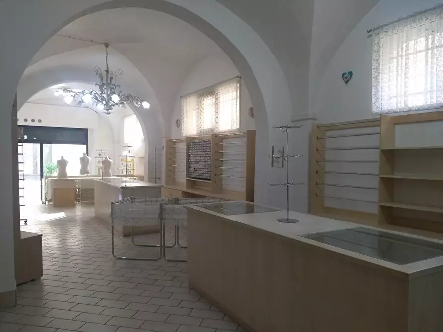 Immagine 3 di Locale commerciale in vendita  a Empoli