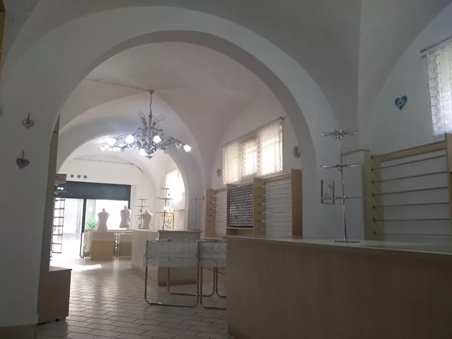 Immagine 15 di Locale commerciale in vendita  a Empoli