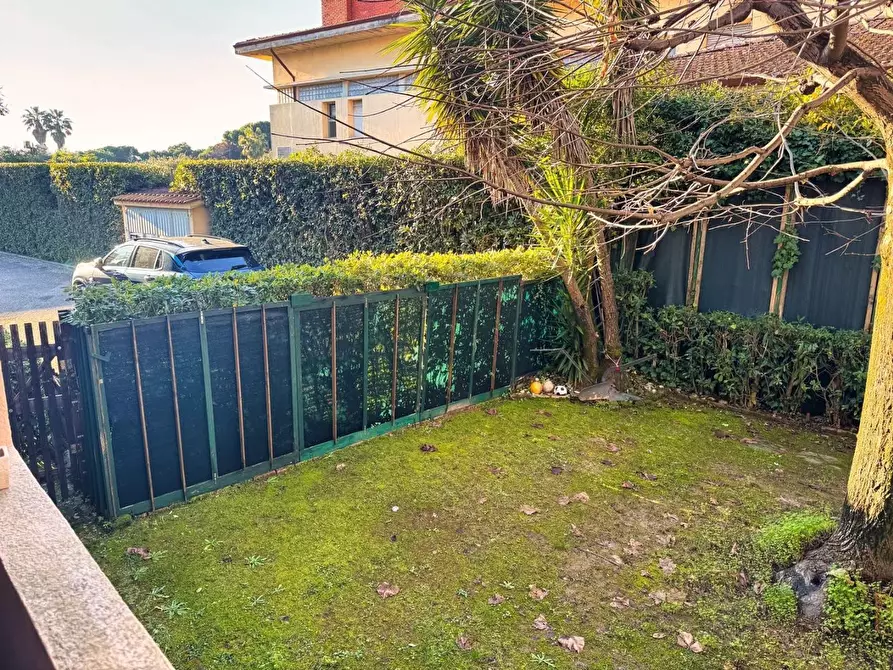 Immagine 9 di Villetta a schiera in vendita  a Massa