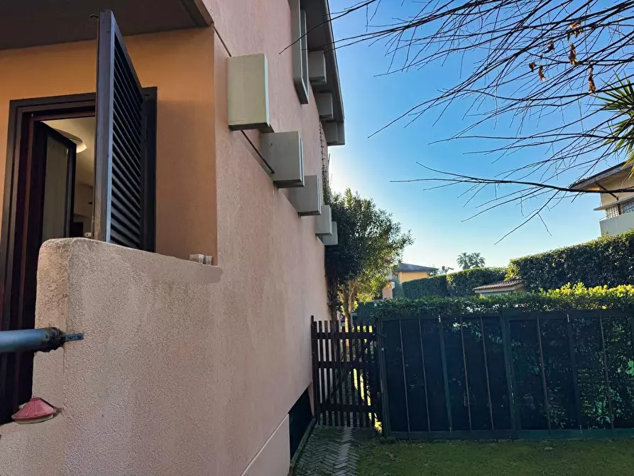 Immagine 17 di Villetta a schiera in vendita  a Massa