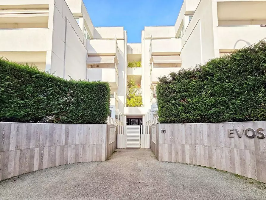 Immagine 1 di Appartamento in vendita  a Massa