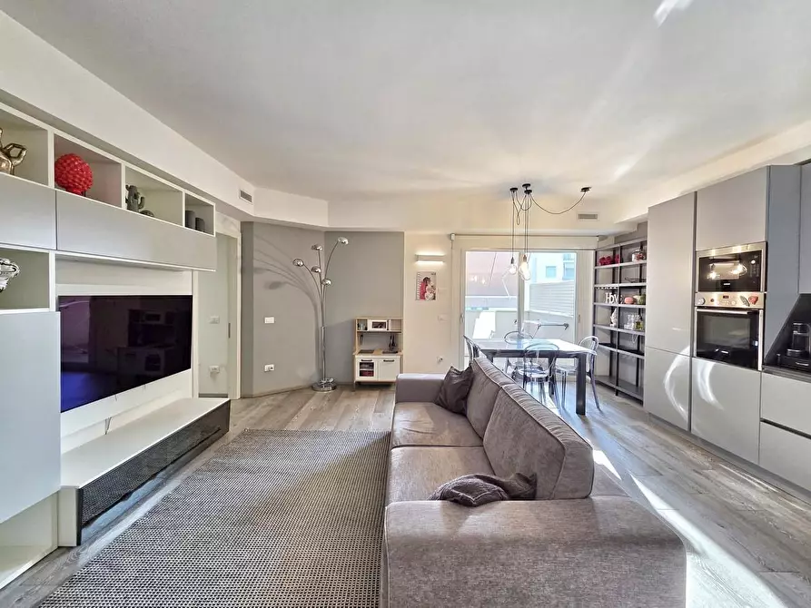 Immagine 2 di Appartamento in vendita  a Massa