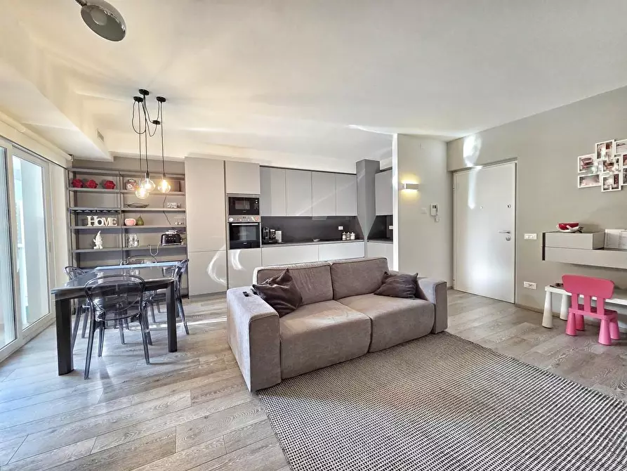 Immagine 4 di Appartamento in vendita  a Massa