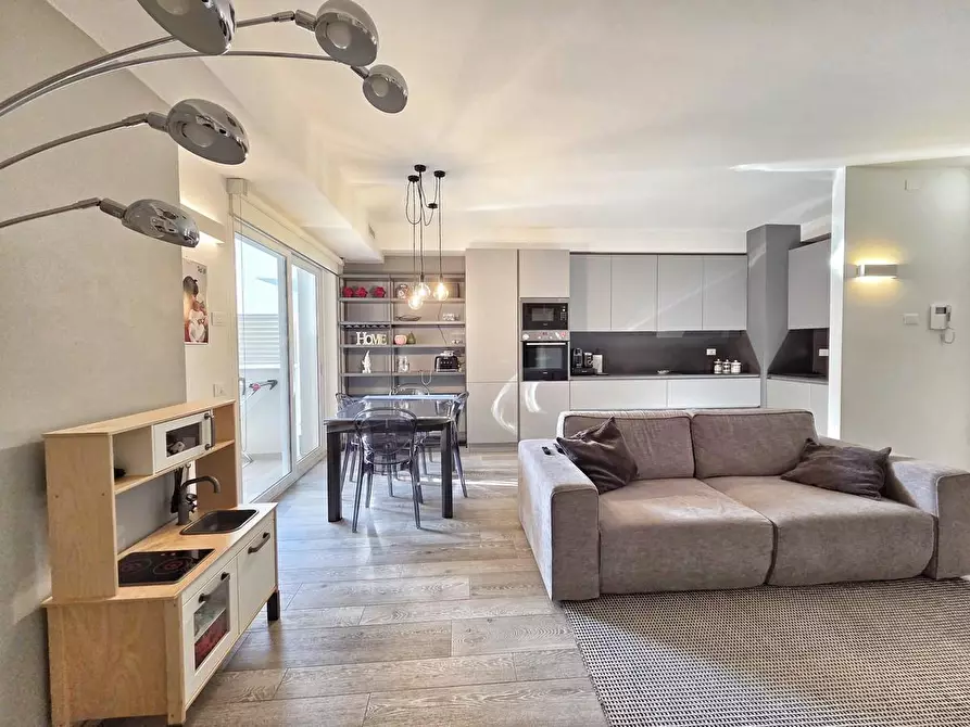 Immagine 3 di Appartamento in vendita  a Massa